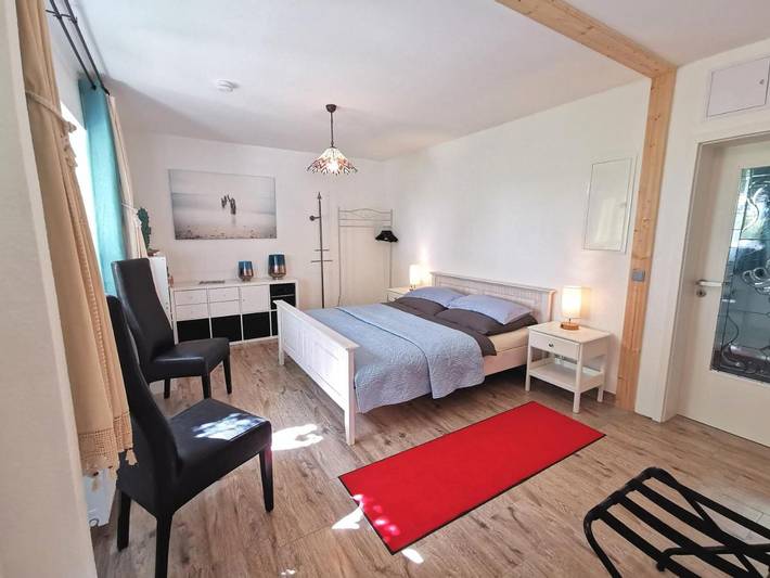 Ferienwohnung für 2 Personen, mit Terrasse und Garten sowie Ausblick