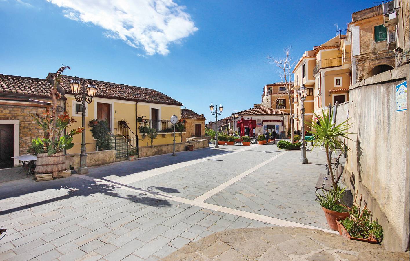 Ganze Ferienwohnung, Apartment am Strand mit Klimaanlage und Waschmaschine, 2 km vom Strand entfernt in Santa Maria di Castellabate, Cilento