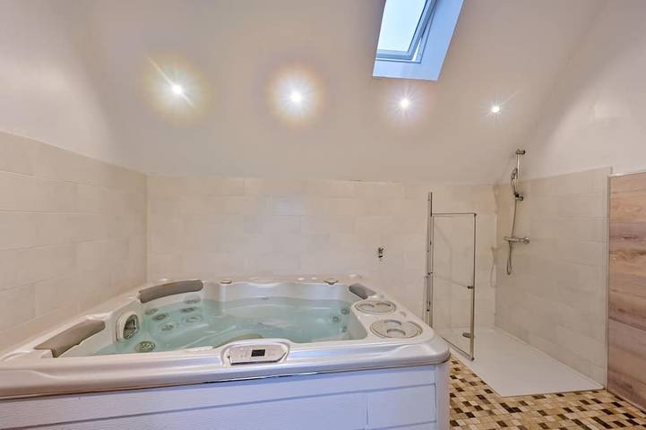 Location de vacances pour 2 personnes, avec piscine ainsi que sauna et jardin, animaux acceptés à Camoël - 4