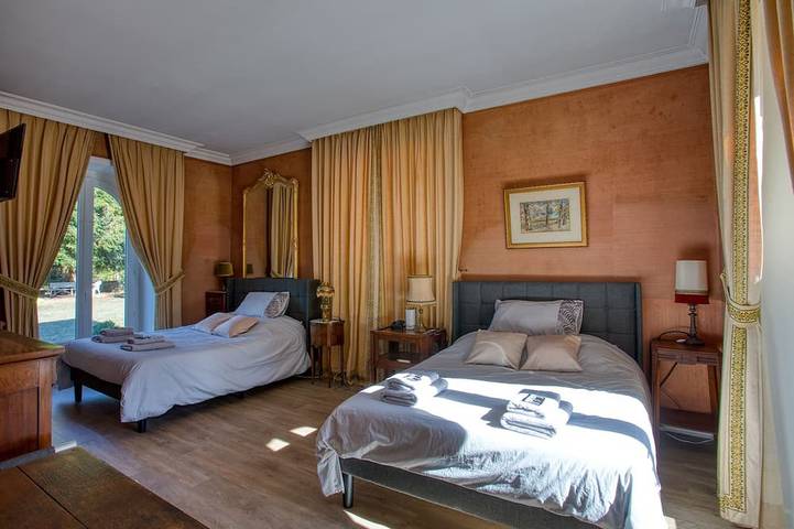 Magnificent Villa on 50 ha overlooking the medieval town of Domme in Domme, Périgord Noir