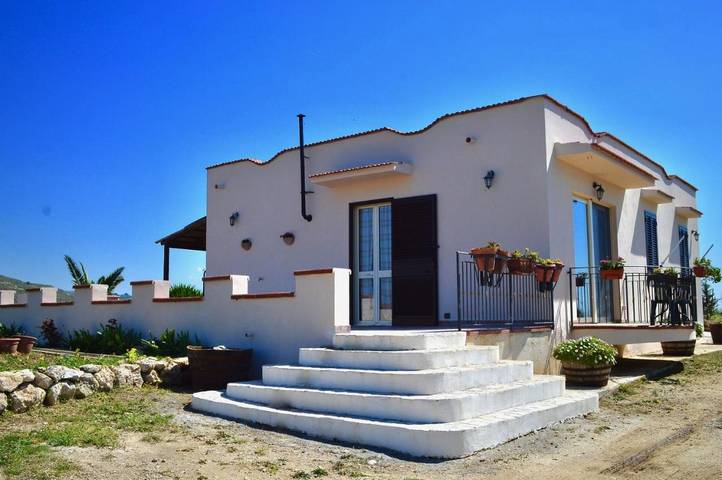 Ferienhaus für 6 Personen, mit Balkon und Terrasse sowie Garten und Ausblick