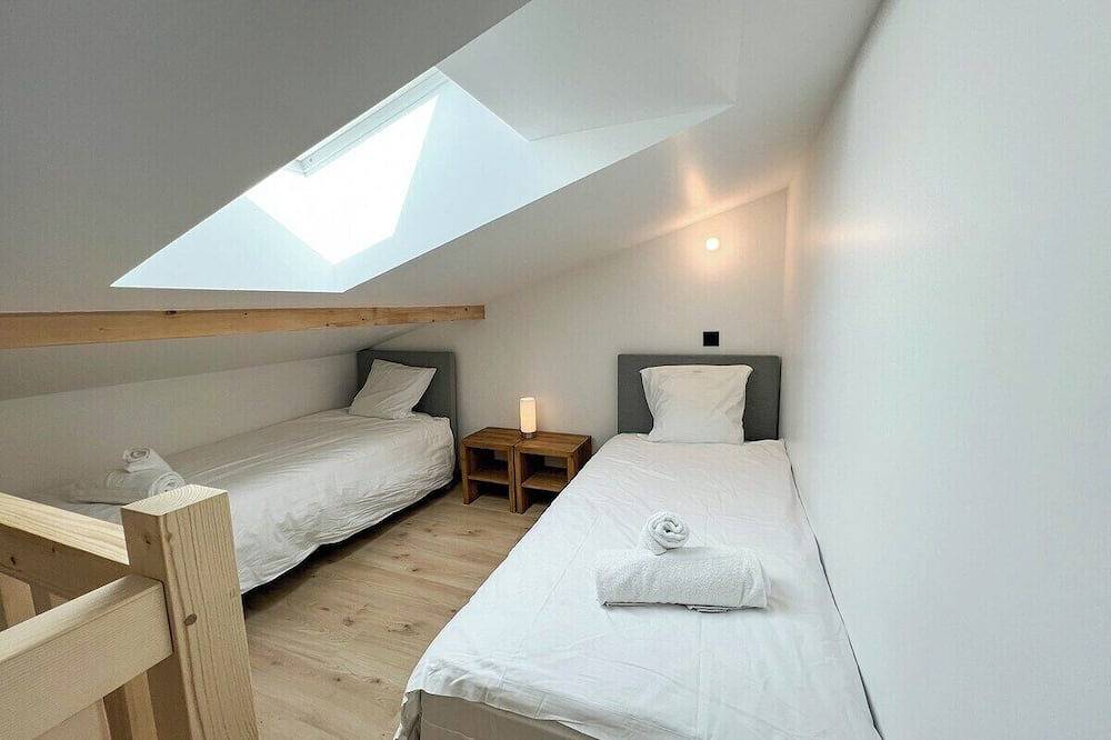 Ganze Wohnung, New 6p Apt | Ski-in/out & Central in Le Praz de Lys, Taninges