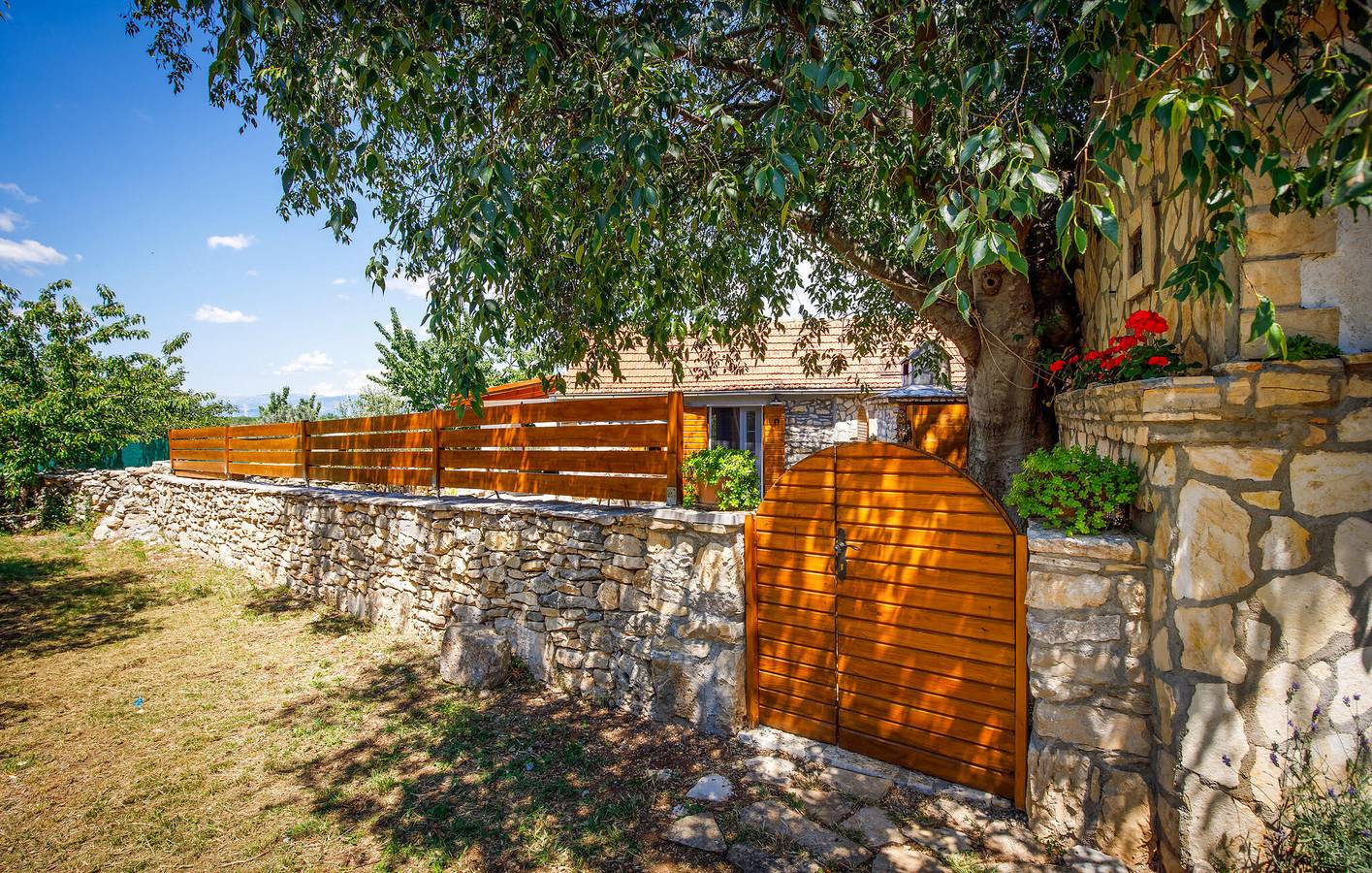 Ferienhaus für 3 Personen mit Pool in Dalmatinisches Zagora