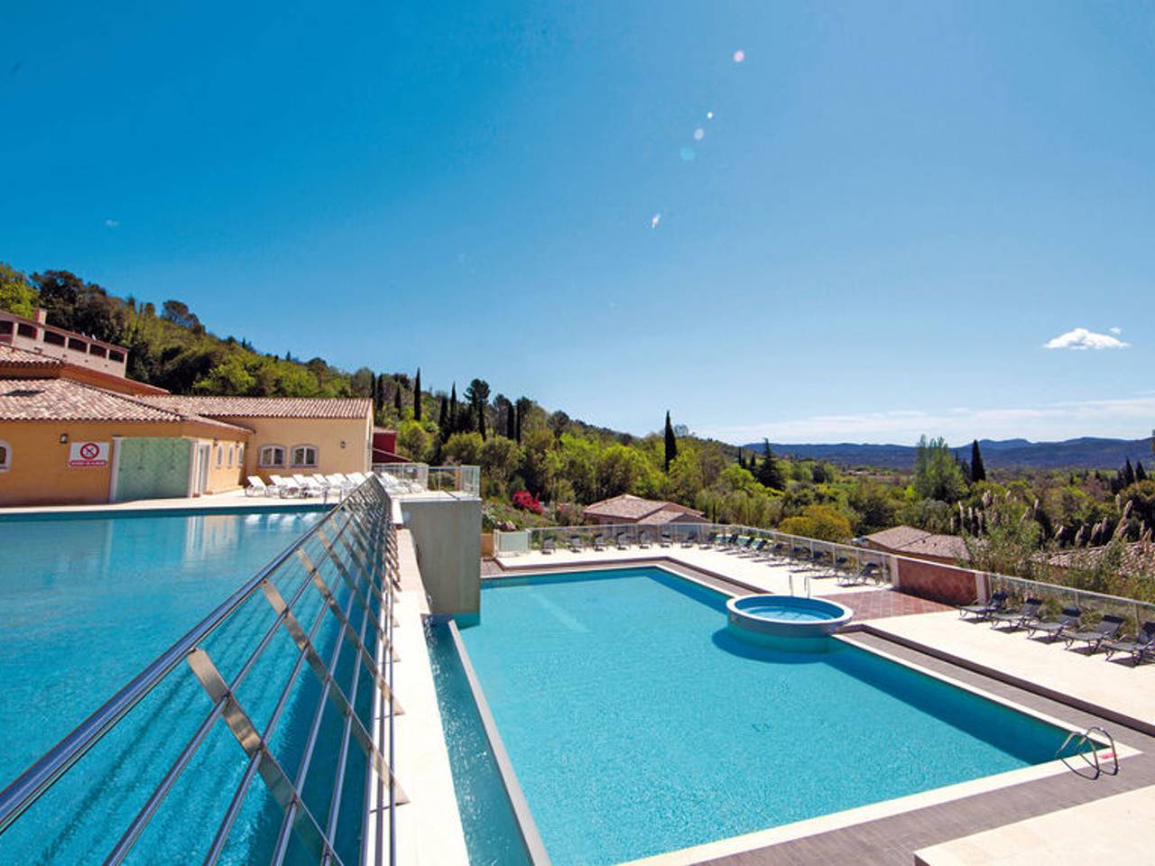 Entire apartment, Callian: Secure apartment near the lake, pets allowed in Callian, Draguignan region