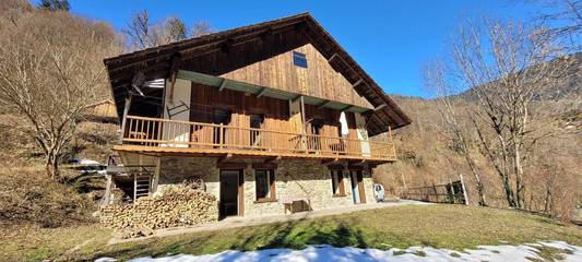 Gîte pour 15 personnes, avec balcon à Queige