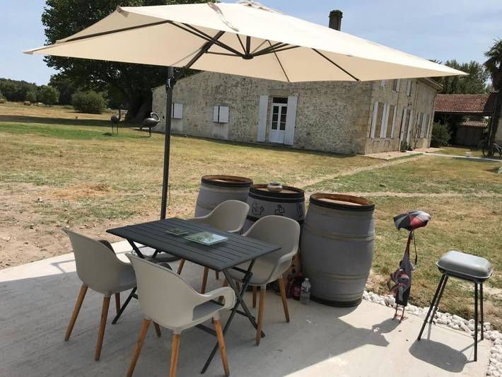 Location de vacances pour 4 personnes, avec Jacuzzi et Terrasse ainsi que Jardin et Piscine à Bégadan