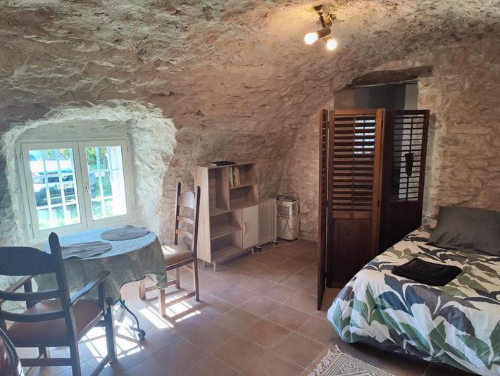 Gîte pour 2 personnes, avec vue ainsi que terrasse et jardin, animaux acceptés à Barret-de-Lioure - 4