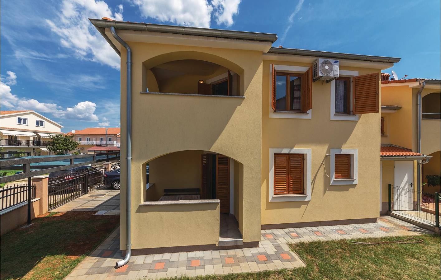 Ganze Ferienwohnung, Ferienwohnung für 4 Personen mit Terrasse in Valbandon, Südküste Istrien