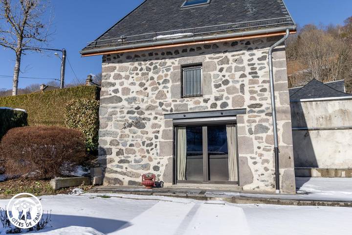 Gîte pour 4 personnes, avec piscine et jardin à Besse-et-Saint-Anastaise - 2