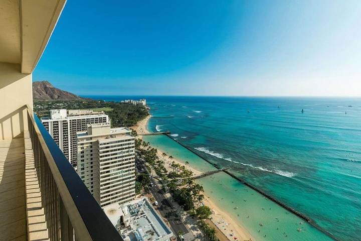 Apartahotel para 4 personas, con piscina además de jacuzzi y terraza en Honolulu