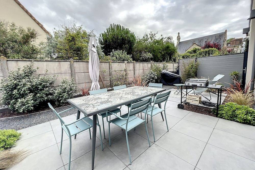 Entire apartment, Appartement Lumineux et Spacieux, de Plain Pied Avec Jardin, Terrasse et Parking in Lion-sur-Mer, Caen region