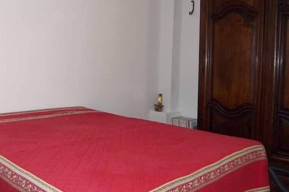 Charming house :le Garage 50m2 in Aiguines, Brignoles region