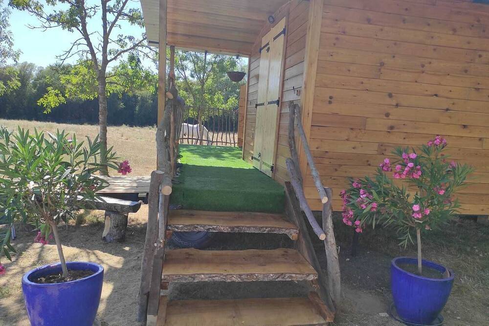 Homerez - Country caravan with spa in Cabariot in Cabariot, Rochefort region