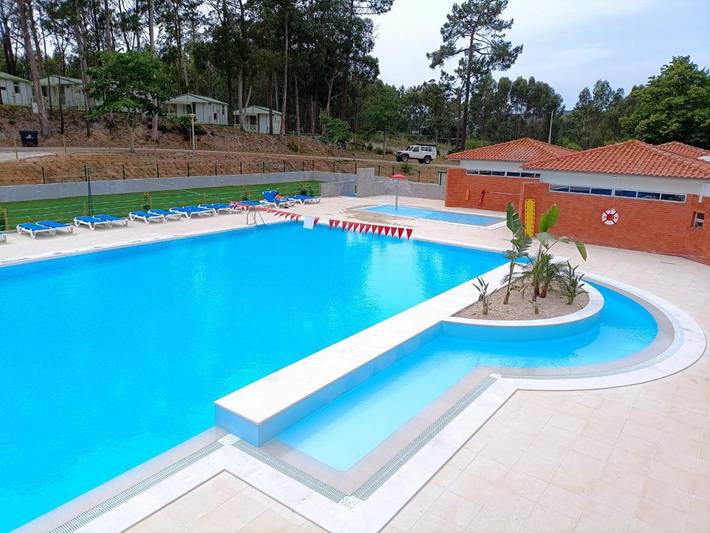 Caravan with shared bathroom in Foz do Arelho, Leiria distrito