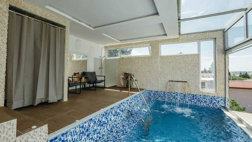 Ferienwohnung für 4 Personen, mit Balkon/Terrasse und Pool - 1