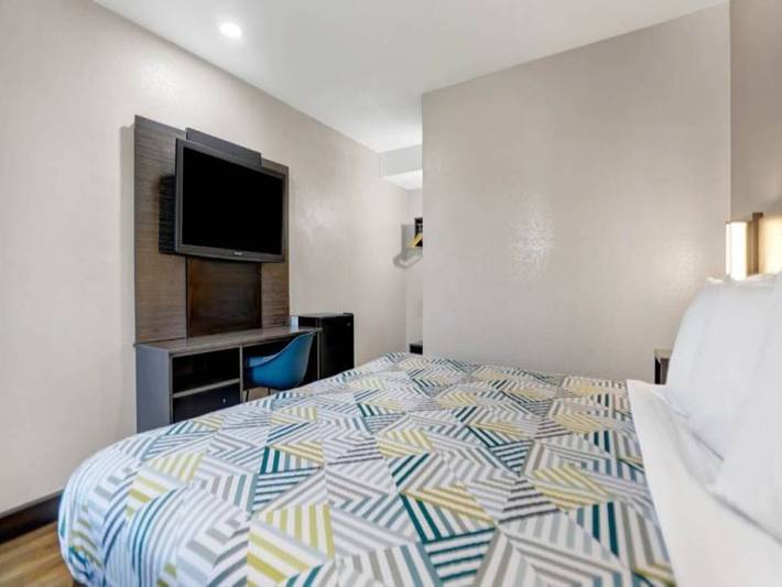 Ganze Wohnung, 1 Kingsize-Bett | Rauchen, Minikühlschrank in San Bernardino, San Bernardino County
