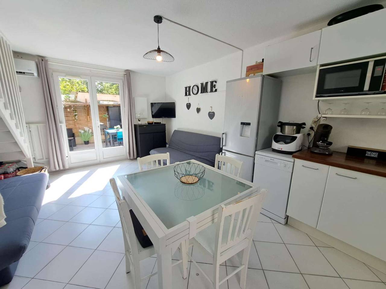 Appartement entier, Maison mitoyenne climatisée 7 pers. avec piscine et parking à Marseillan-Plage in Marseillan, Côte d'Améthyste