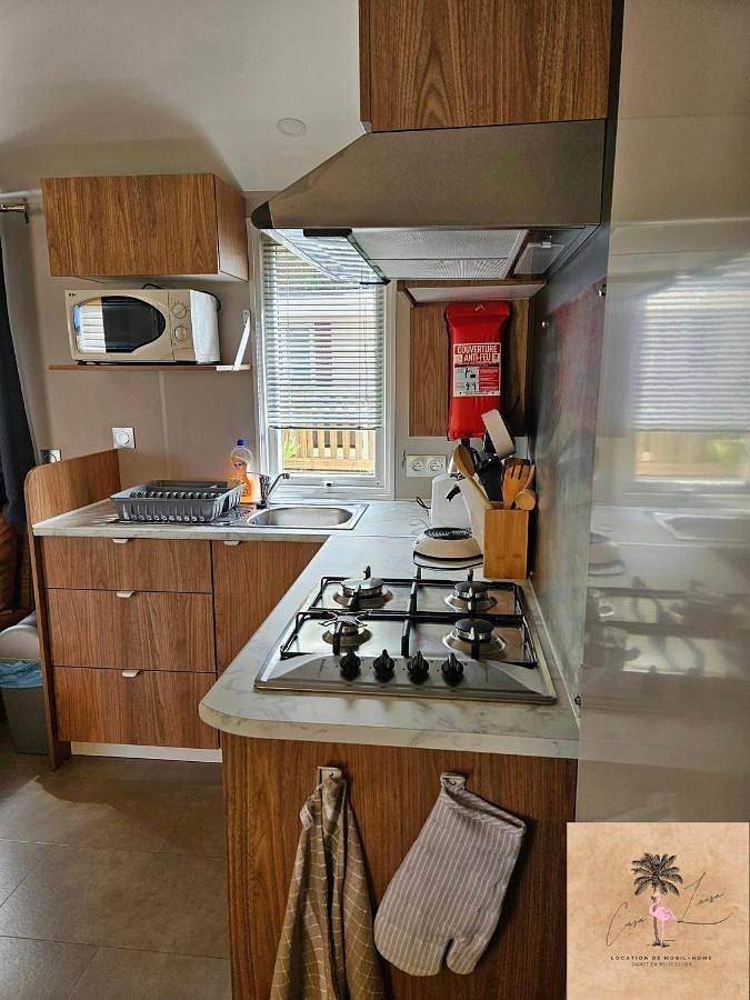 Camping pour 4 personnes, avec jardin et bassin pour enfant ainsi que jacuzzi et piscine, adapté aux familles à Canet-en-Roussillon - 4