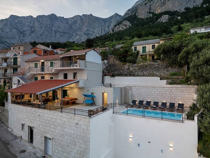 Ferienhaus für 7 Personen, mit Meerblick und Balkon/Terrasse sowie Garten und Pool in Makarska - 4