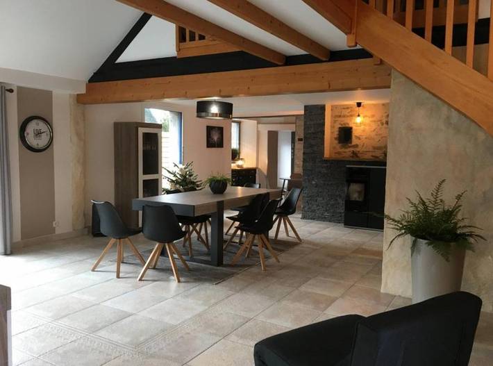 Location de vacances pour 12 personnes, avec vue ainsi que terrasse et piscine à La Celle-sous-Gouzon - 3