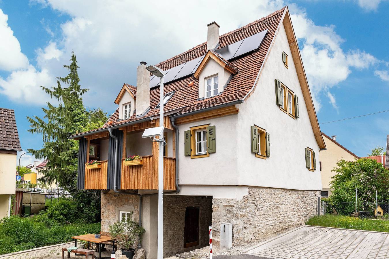 Ferienhaus im Jagsttal: Gerbertor – Urlaub im Denkmal mit Wiese und Bachlauf in Dörzbach, Hohenlohe