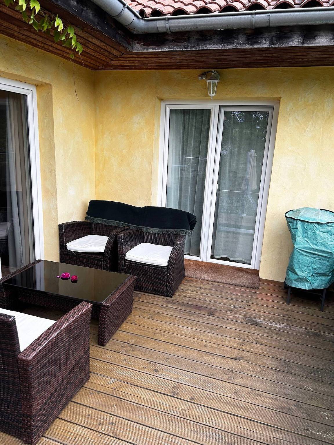 Ganze Wohnung, Ferienwohnung 'Mediterranes Gelbes Haus' mit privatem Pool, Sauna und Klimaanlage in Königheim, Taubertal