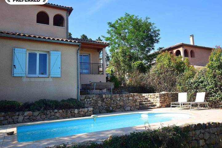 Villa per 6 persone, con terrazza e piscina in Joyeuse
