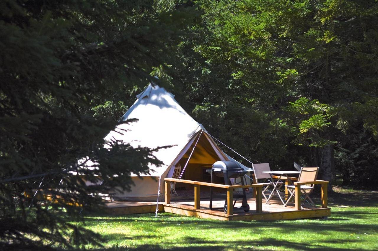 Glamping at Camping La Source in Saint-Pierre-d'Argençon, Région de Gap