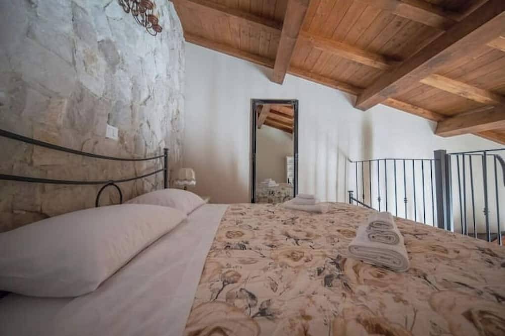 Entire apartment, Countess Isabella Suite in Bracciano, Lake Bracciano