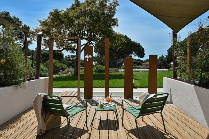Hôtel pour 2 personnes, avec Vue sur l’océan ainsi que Balcon et Piscine à Cavalaire-sur-Mer