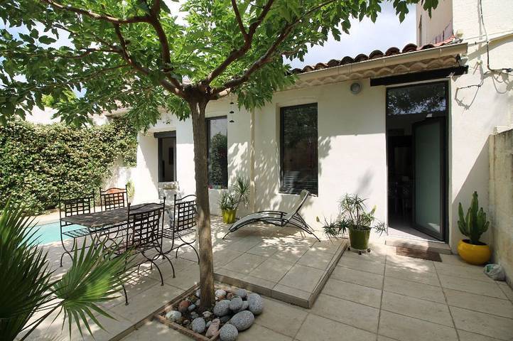 Gîte pour 4 personnes, avec terrasse et piscine