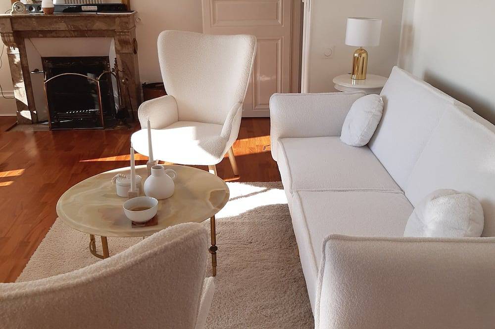 Appartement entier, La Colombe au Château 4 couchages (Promotion exceptionnelle mois d’août) in Ocquerre, Seine-et-Marne