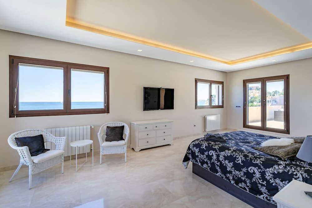 Villa Irene, primera linea del mar con vistas impresionantes al mar y la costa! in Campello, Costa Blanca