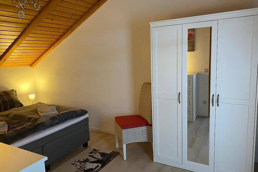 Ganze Wohnung, Ferienwohnung (50qm) mit Freisitz in Rödental, Oberes Maintal - Coburger Land
