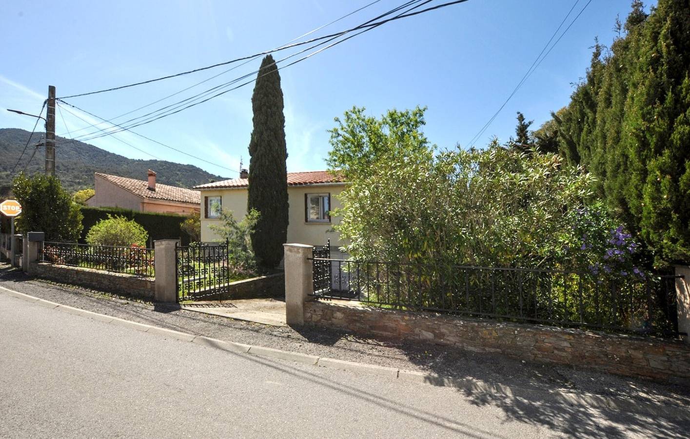 Acogedor apartamento de 2 dormitorios con piscina y wifi, cerca del río y de restaurantes in Sorède, Región Céret