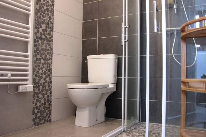 Location de vacances pour 6 personnes, avec terrasse et jardin, animaux acceptés à Saint-Étienne-de-Fontbellon - 4