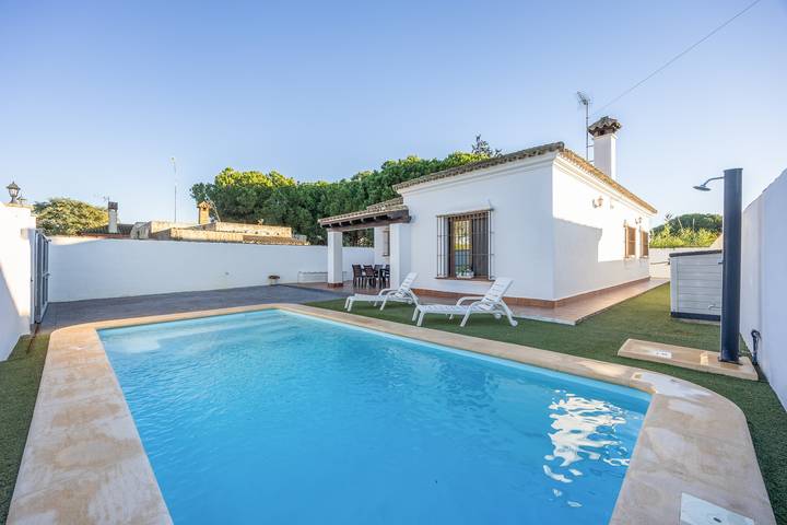 Location de vacances pour 8 personnes, avec jardin, adapté aux familles à Chiclana de la Frontera