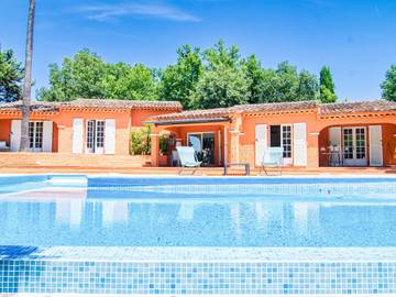 Gîte pour 8 personnes, avec jardin et terrasse à Bagnols-en-Forêt