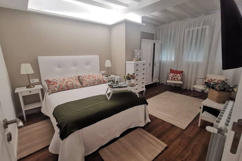 Beautiful centennial house recently restored in a privileged location. in Vilaxoán, Vilagarcía de Arousa