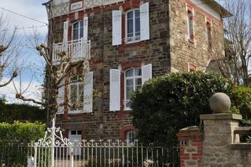 Gîte pour 12 personnes, avec jardin dans Plage De L Islet