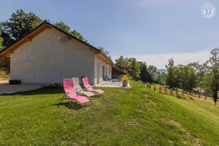 Gîte pour 6 personnes, avec terrasse et jardin