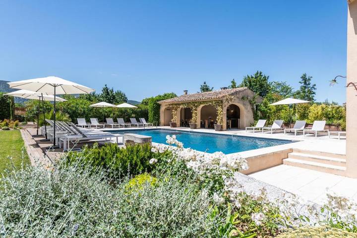 Ferienhaus für 18 Personen, mit Whirlpool und Terrasse sowie Garten und Pool in Ménerbes