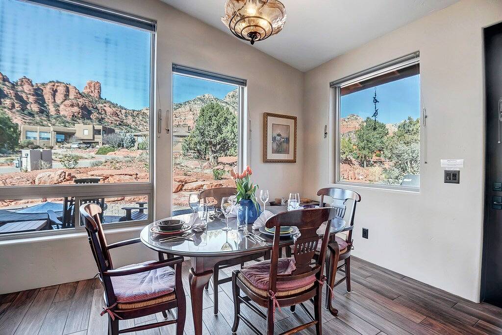 Escape to Sedona Avalon West, a luxurious 2-bed, 3-bath home with stunning red rock views. in Sedona, Oak Creek Canyon