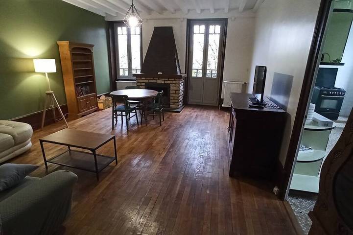 Location de vacances pour 6 personnes, avec jardin et balcon à Tournus