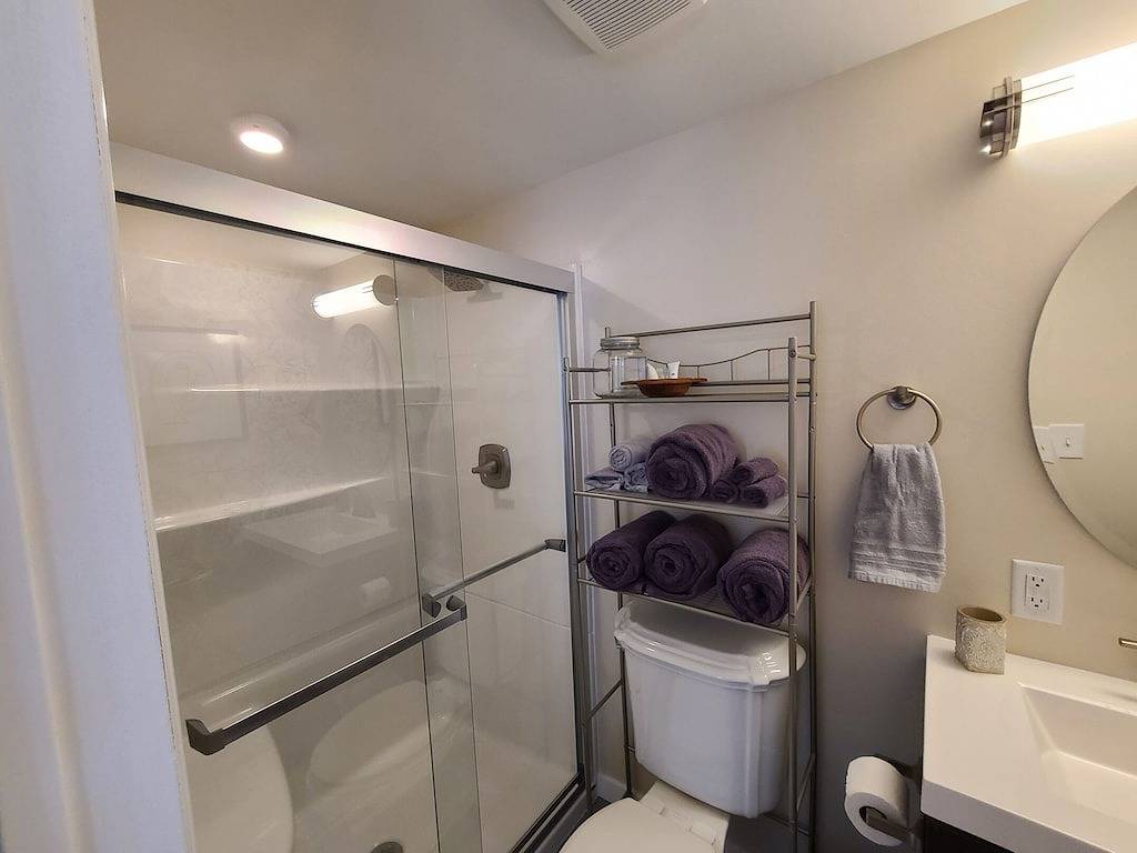 The Little House // Stylish & Cozy ~ 2 mi from Mayo Clinic in Rochester (MN), Olmsted County