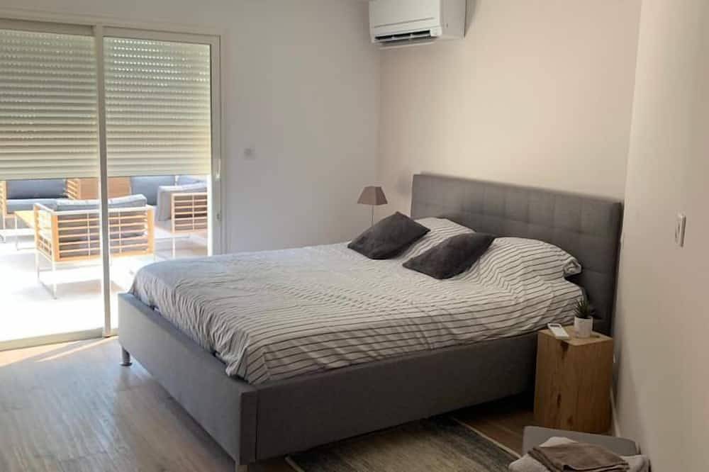 Villa with 2 pools, summer kitchen, well-tended garden, pétanque court in Ceyreste, Marseille region