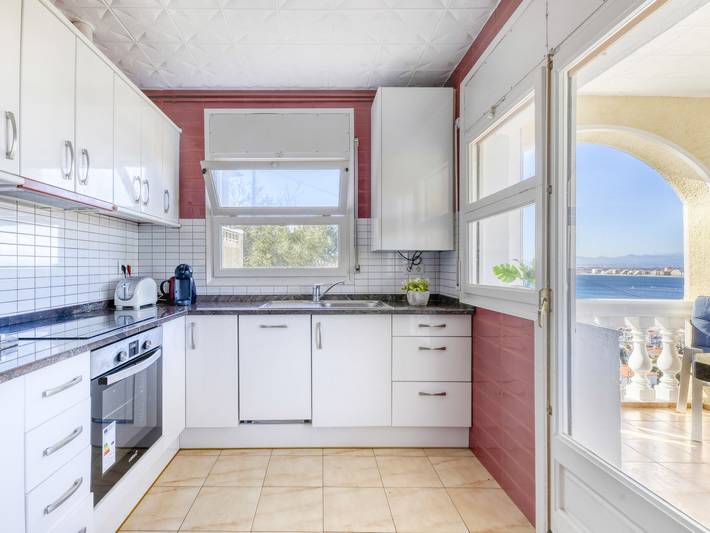 Ferienhaus für 6 Personen, mit Terrasse und Garten in Roses - 4