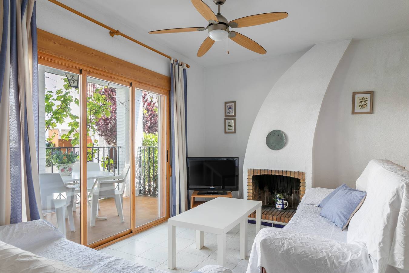 Casa de vacaciones 'Casa en la playa con piscinas E' con piscina compartida in Santa Pola, Costa Blanca