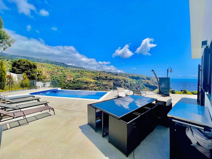 Location de vacances pour 6 personnes, avec jardin et bassin pour enfant dans Arco da Calheta - 4