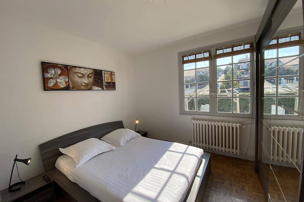 Village center, house, garden, walking distance to the beach, parking in Guéthary, Bayonne region